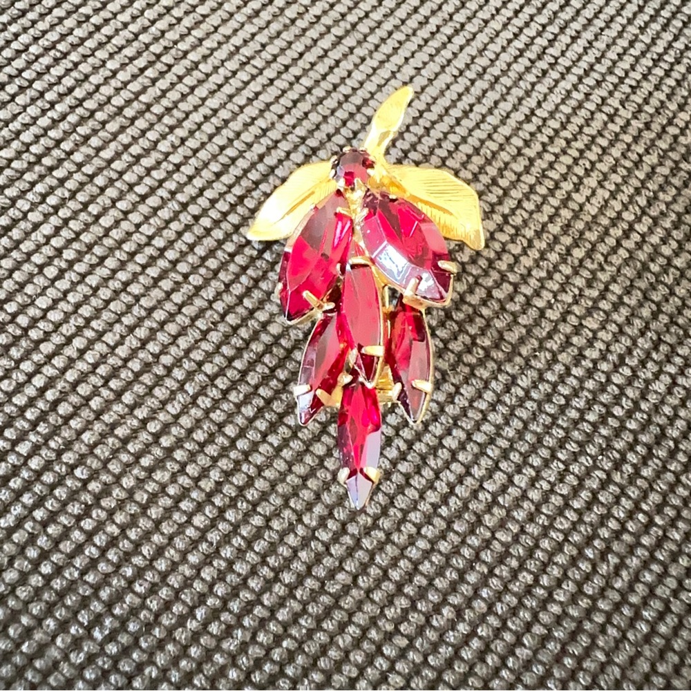 Vintage gold tone and ruby color stone pin